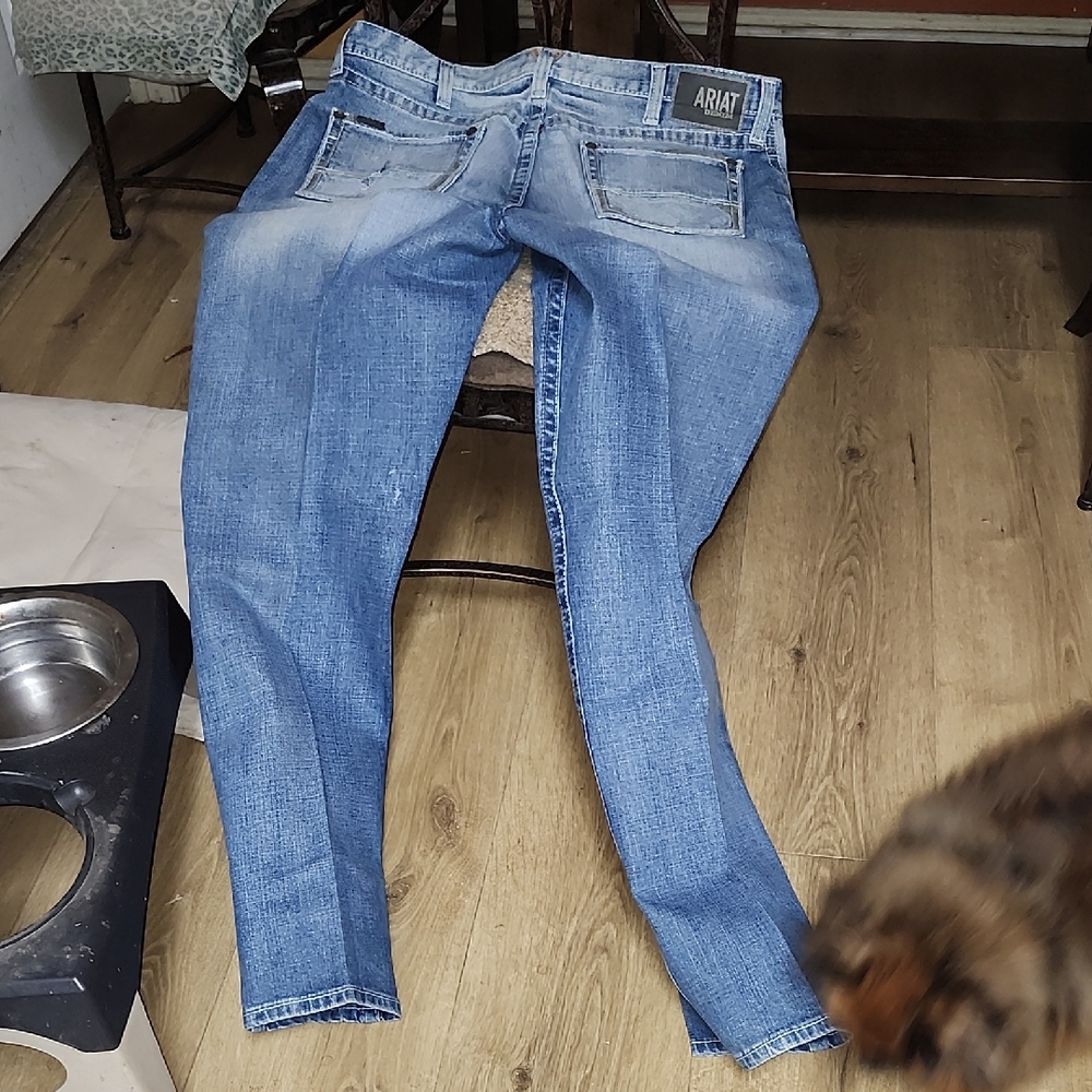 Ariat Blue Relaxed Fit Jeans with Natural Fading - Picture 3 of 6